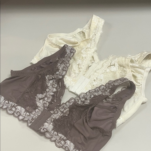 Breezies Cream and Brown Lace Bras size 1X preowned - Picture 1 of 8